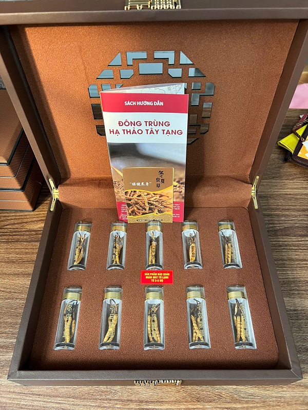 dong-trung-ha-thao-tay-tang-hoang-da-hop-10gr-1